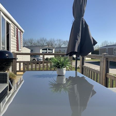 Chalet Zonnig Zeeland Hotel Oostkapelle Bagian luar foto